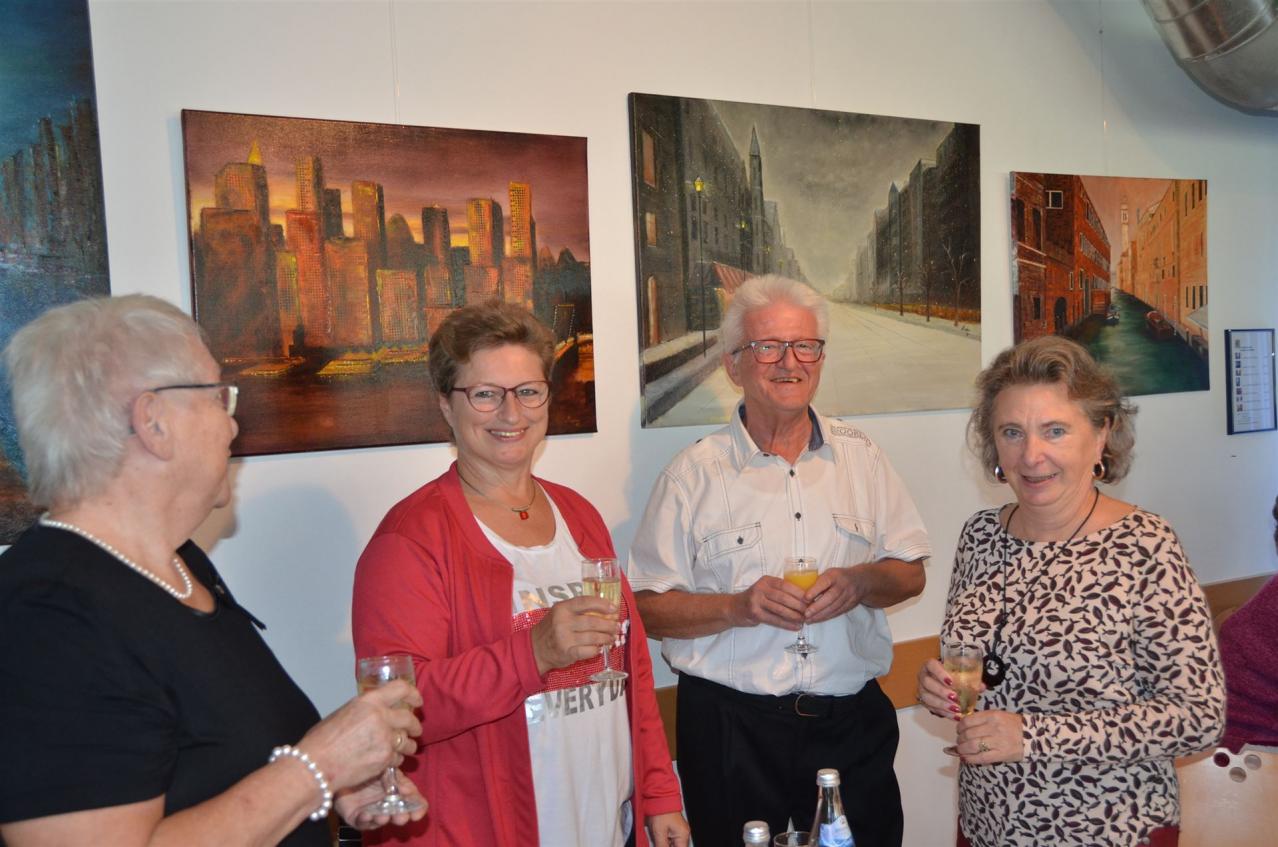 Ausstellungseröffnungin der ARCHE Dischingen; von links Christa Holzhey, Birgit Winkler, Künstler Gerhard Winkler, Brigitte Deppert von der ARCHE